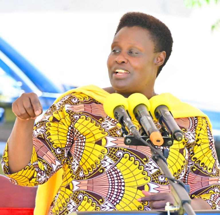 VP Alupo speaking to Katakwi Veterans over the cattle compesation program -Photo By Emmanuel Olinga